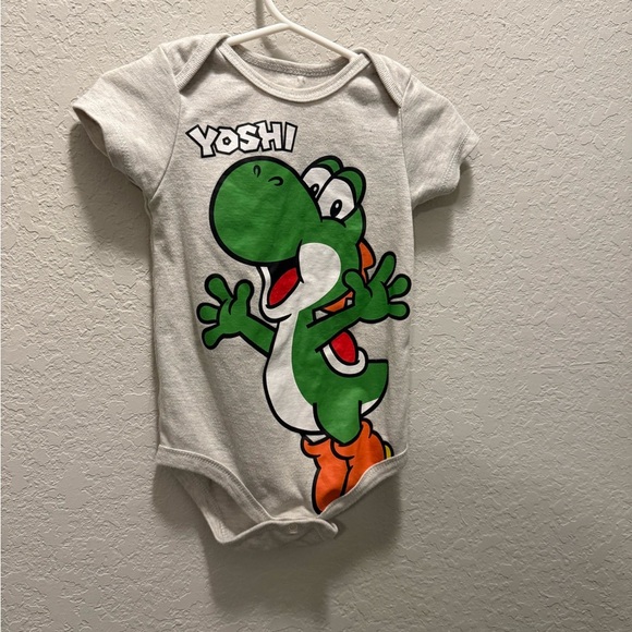 Nintendo Yoshi Onesie  - Gray, Green, and Orange Size 8 months - Picture 1 of 7